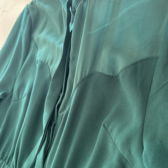 Calie Paris Green Ruffled Dress Sheer Scalloped Fabric At Chest sz.40 or M NWT - Picture 6 of 13